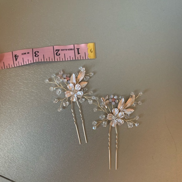 4 pc set Rose Gold flower bridal hair pins - Picture 3 of 4